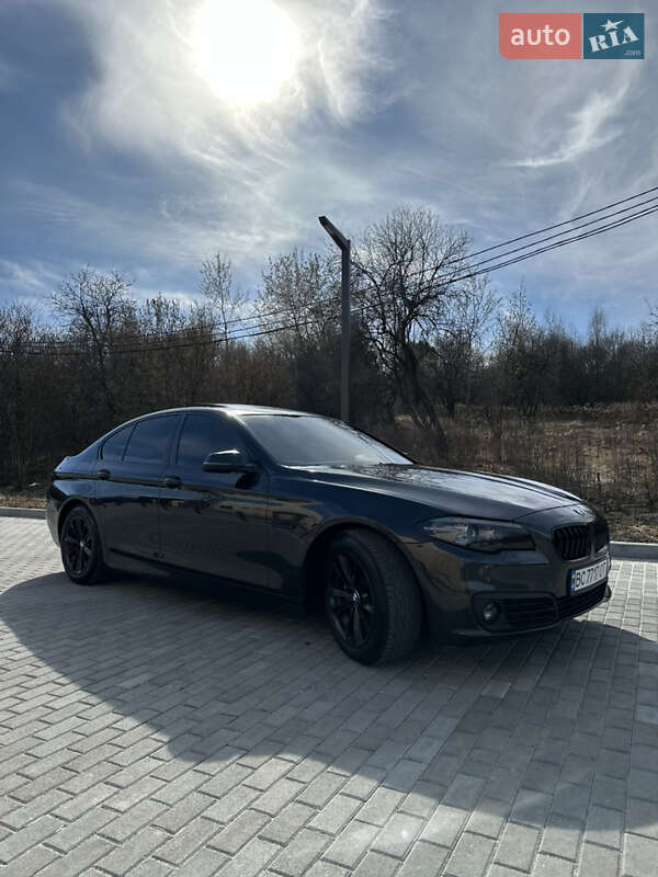 Седан BMW 5 Series 2015 в Львові