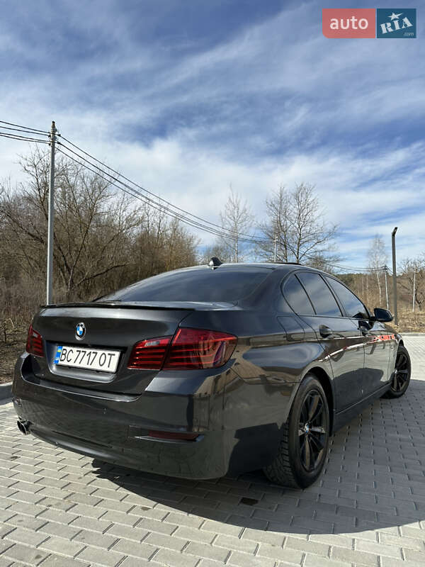 Седан BMW 5 Series 2015 в Львові