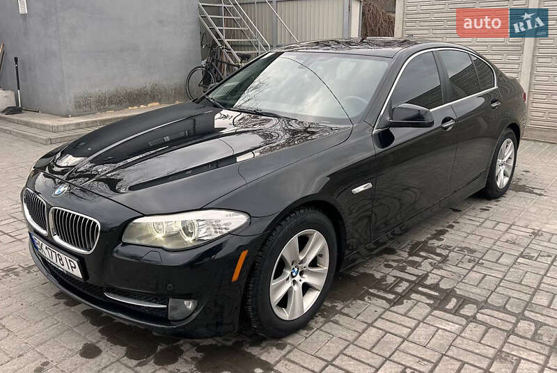 Седан BMW 5 Series 2012 в 