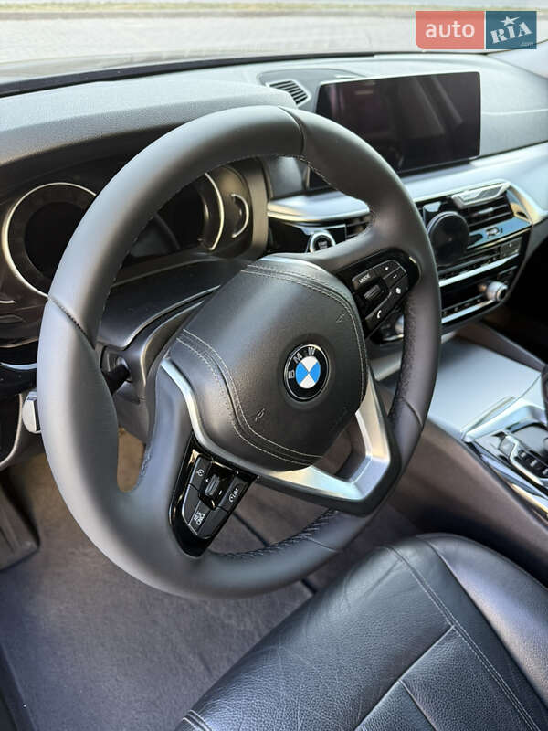 Седан BMW 5 Series 2017 в Хмельницком