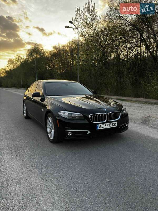 Седан BMW 5 Series 2015 в Новомосковську