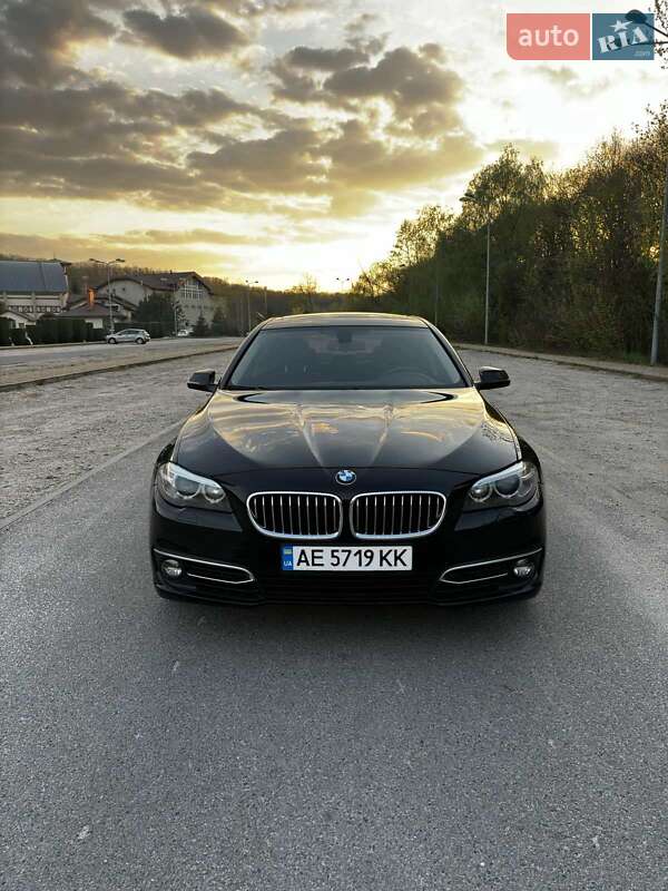 Седан BMW 5 Series 2015 в Новомосковську