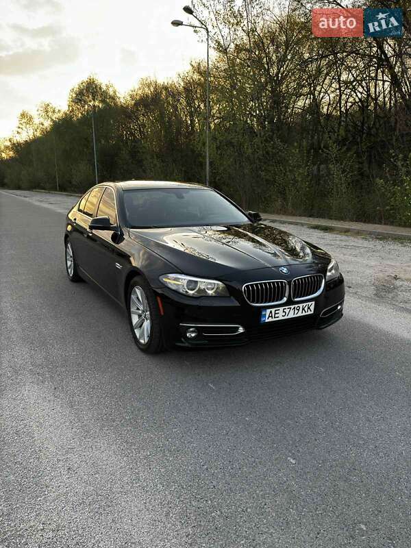 Седан BMW 5 Series 2015 в Новомосковську