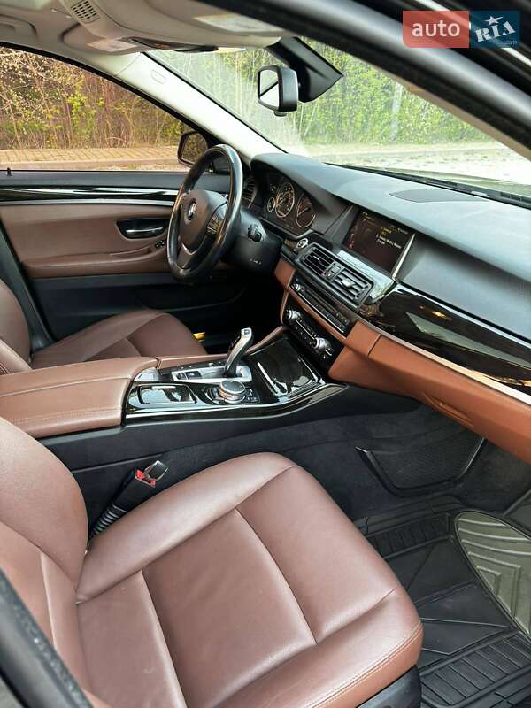 Седан BMW 5 Series 2015 в Новомосковську