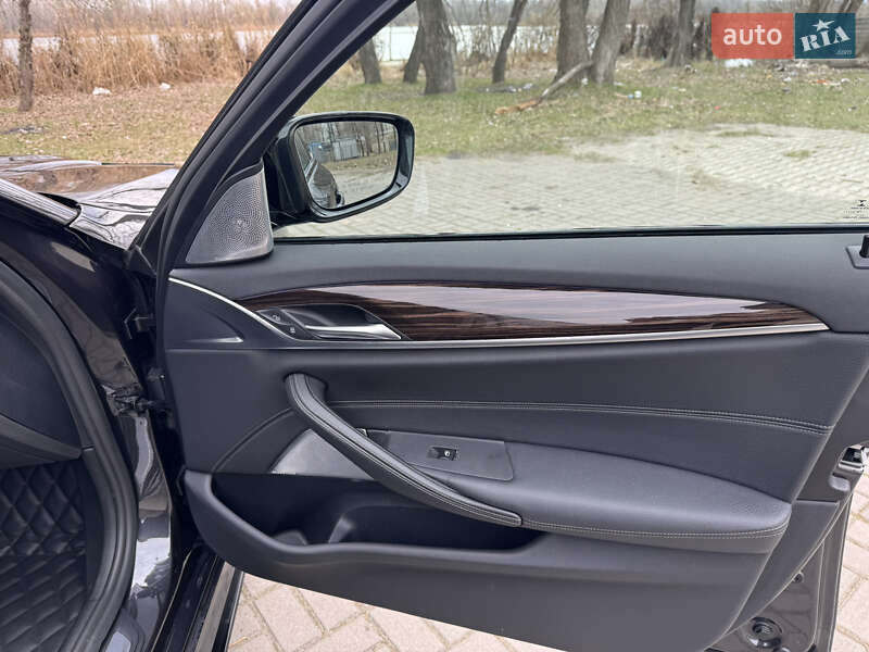 Седан BMW 5 Series 2019 в Дніпрі