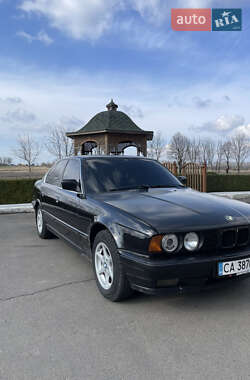 Седан BMW 5 Series 1990 в Шполі