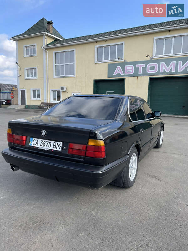Седан BMW 5 Series 1990 в Шполе