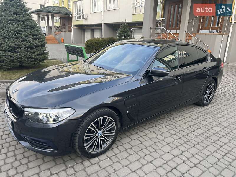 Седан BMW 5 Series 2018 в Львове