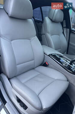 Седан BMW 5 Series 2012 в 