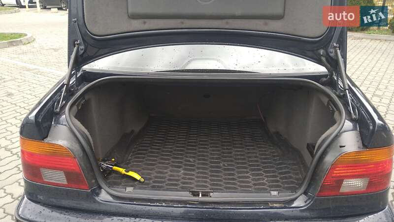 Седан BMW 5 Series 2001 в Луцке