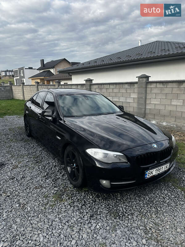Седан BMW 5 Series 2012 в 