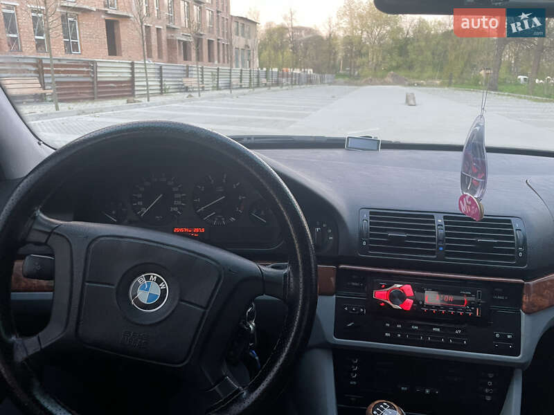 Седан BMW 5 Series 1998 в Самборе