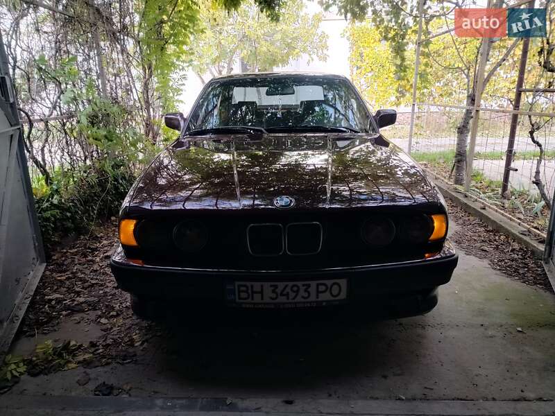 Седан BMW 5 Series 1990 в Овидиополе
