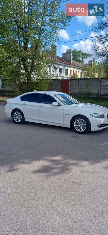Седан BMW 5 Series 2012 в 
