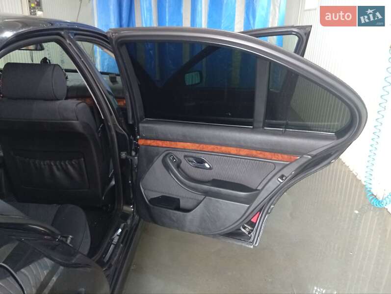 Седан BMW 5 Series 2000 в Бережанах