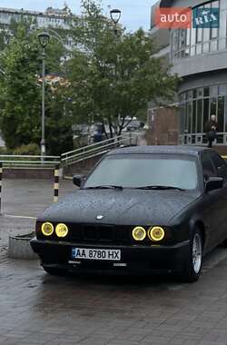 Седан BMW 5 Series 1992 в Киеве