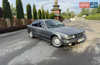 Седан BMW 5 Series 1988 в Днепре