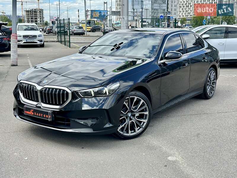 Седан BMW 5 Series 2023 в Киеве