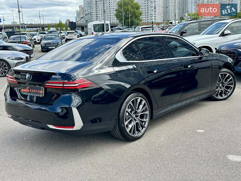 Седан BMW 5 Series 2023 в Киеве