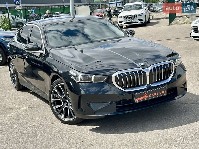 Седан BMW 5 Series 2023 в Киеве