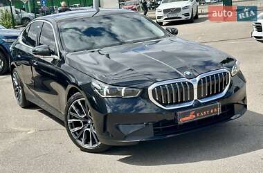 Седан BMW 5 Series 2023 в 