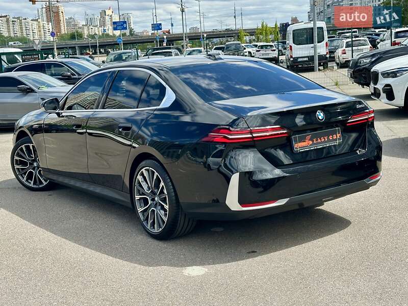 Седан BMW 5 Series 2023 в Киеве