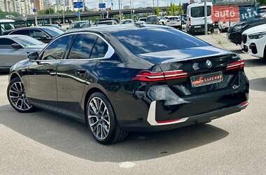 Седан BMW 5 Series 2023 в 