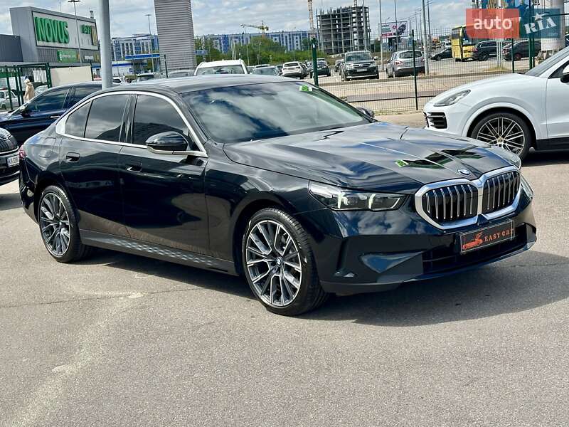 Седан BMW 5 Series 2023 в Киеве