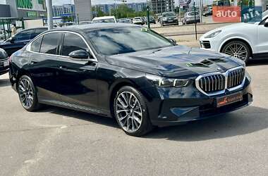 Седан BMW 5 Series 2023 в 