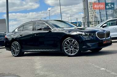 Седан BMW 5 Series 2023 в 