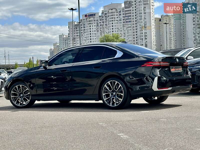 Седан BMW 5 Series 2023 в Киеве