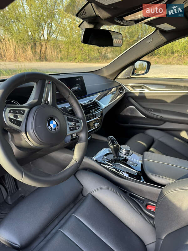 Седан BMW 5 Series 2017 в Львові