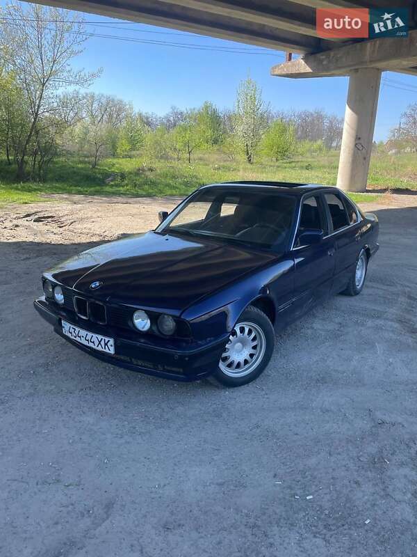 Седан BMW 5 Series 1988 в Царичанці