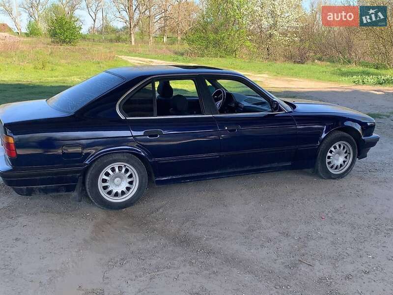 Седан BMW 5 Series 1988 в Царичанці