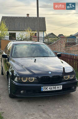 Седан BMW 5 Series 2000 в Рокитному