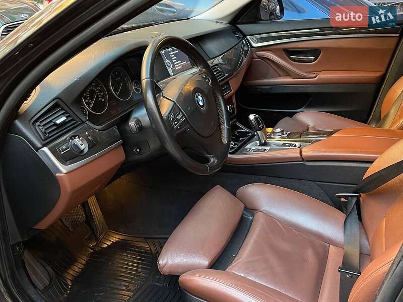 Седан BMW 5 Series 2012 в Львові