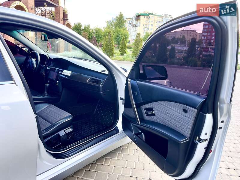 Седан BMW 5 Series 2004 в Чорноморську