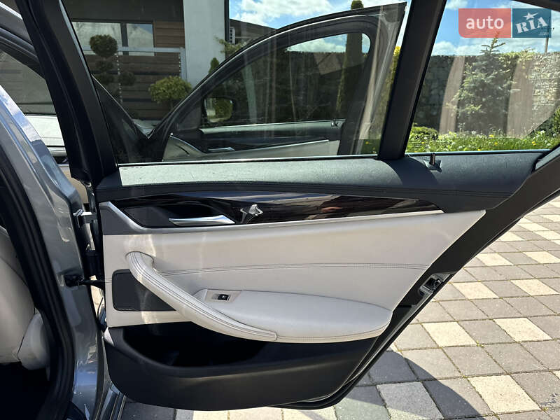 Седан BMW 5 Series 2017 в Стрые фото 37 Седан BMW 5 Series 2017 в Стрые