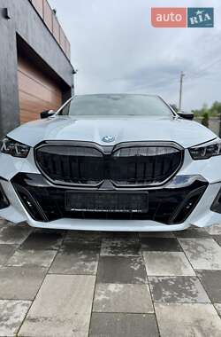 Седан BMW 5 Series 2024 в 
