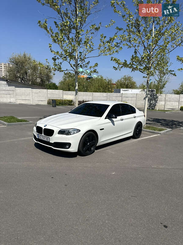 Седан BMW 5 Series 2016 в Дніпрі