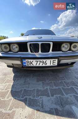 Седан BMW 5 Series 1990 в Ровно