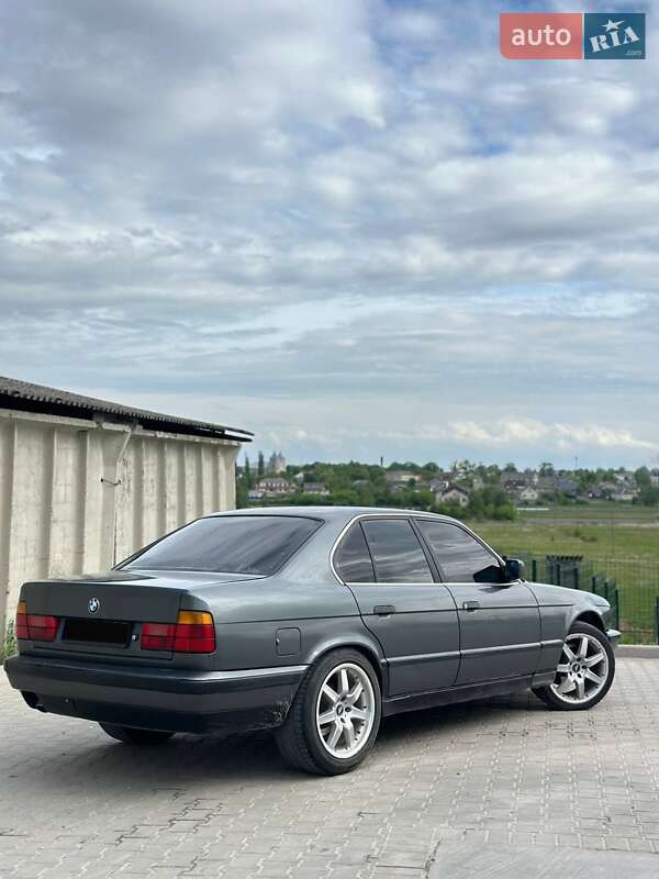 Седан BMW 5 Series 1990 в Шумську