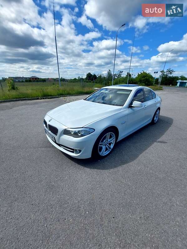 Седан BMW 5 Series 2012 в Ужгороді
