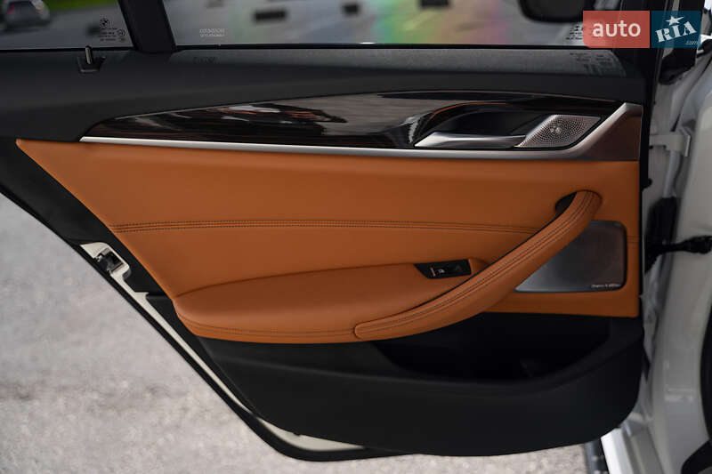 Седан BMW 5 Series 2021 в Львове