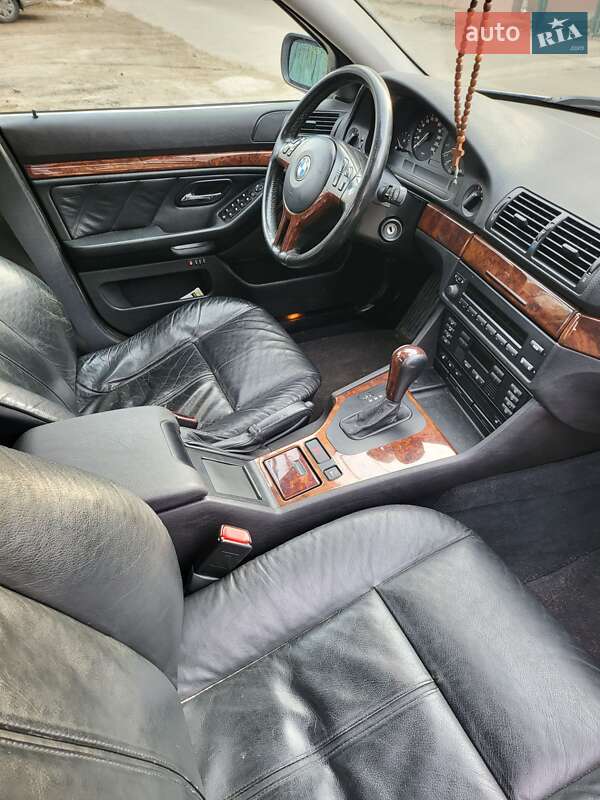 Седан BMW 5 Series 2001 в Буче