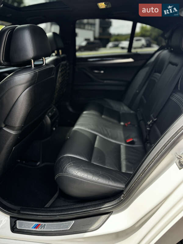 Седан BMW 5 Series 2015 в Львові