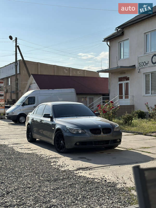 Седан BMW 5 Series 2004 в Іршаві