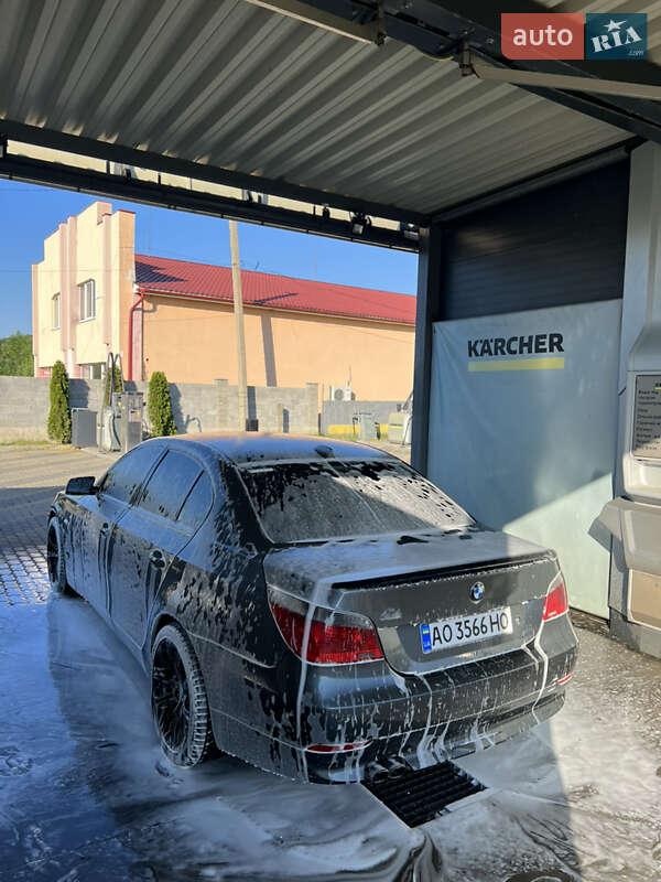 Седан BMW 5 Series 2004 в Іршаві