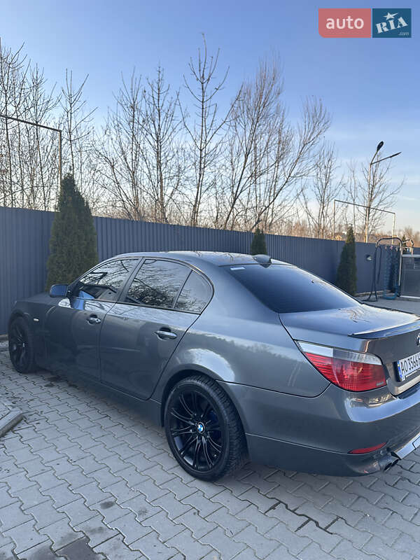 Седан BMW 5 Series 2004 в Іршаві