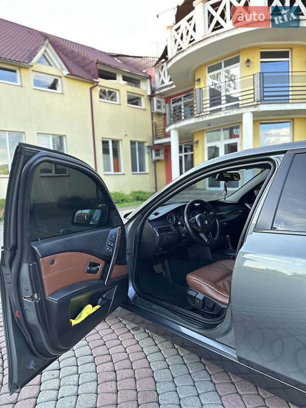 Седан BMW 5 Series 2004 в Іршаві
